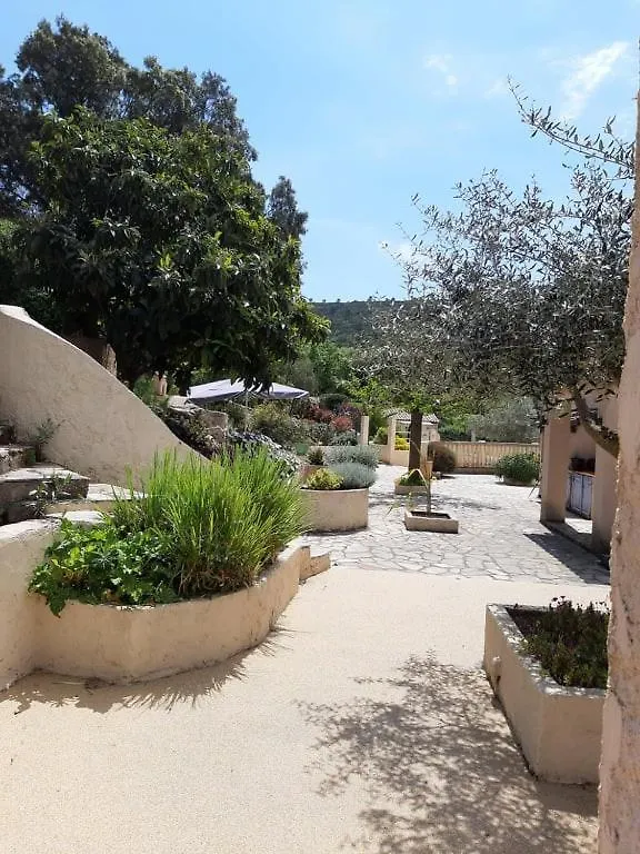 מלון Néoules Ailleurs Land - Provence בית הארחה