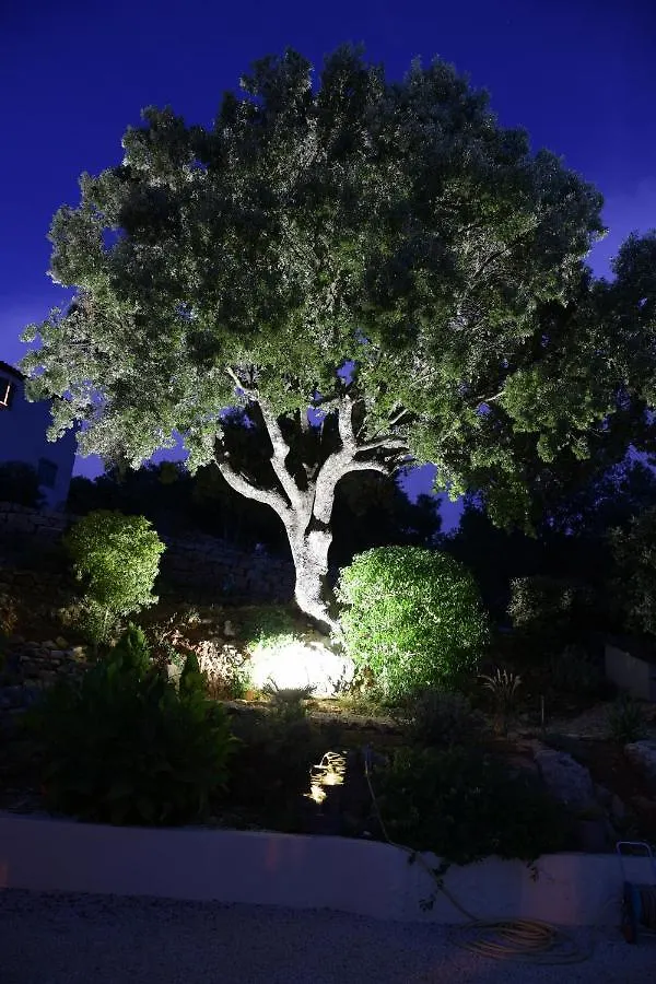 מלון Néoules Ailleurs Land - Provence