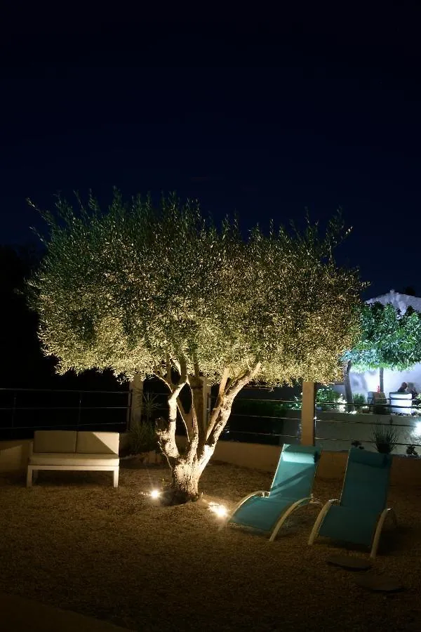 מלון Néoules Ailleurs Land - Provence בית הארחה