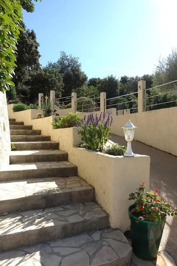 Guest house Ailleurs Land - Provence Hotel Neoules