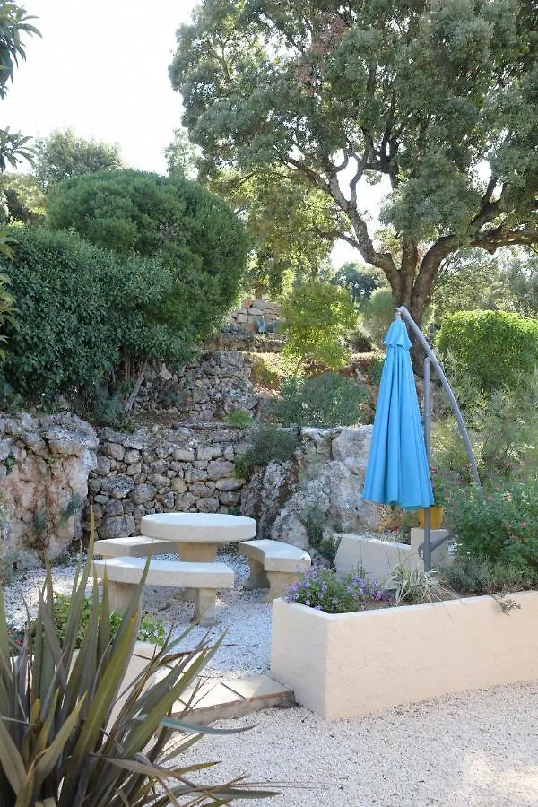 Ailleurs Land - Provence Hotel Neoules 0*,