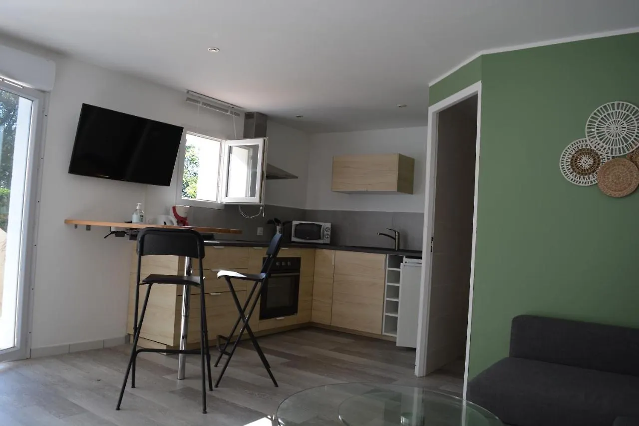 Guest house Ailleurs Land - Provence Hotel Neoules France